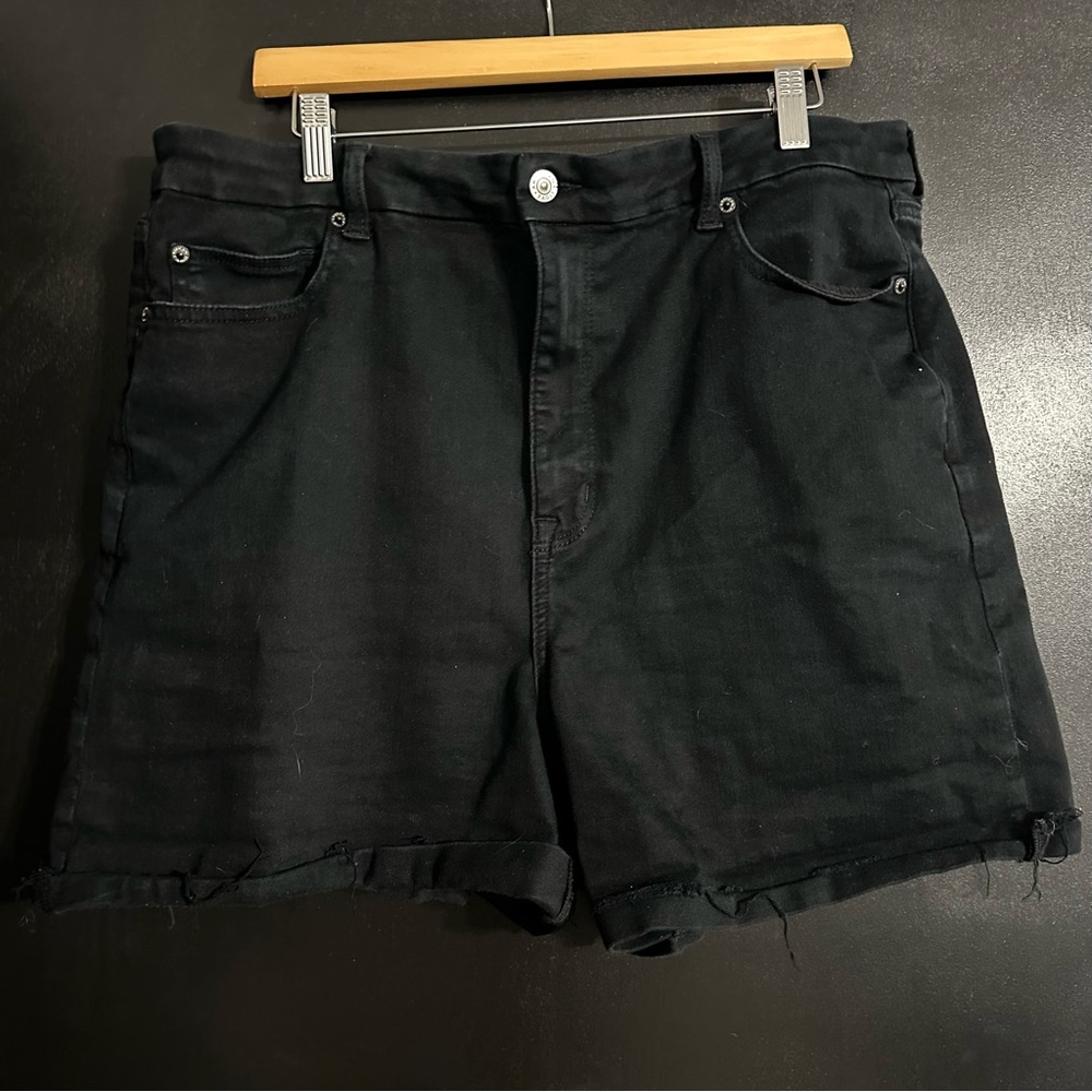 Black American Eagle hi rise jean shorts size 20